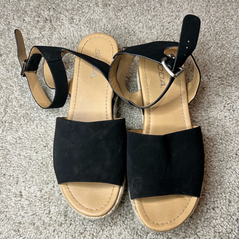 Soda platform sandals